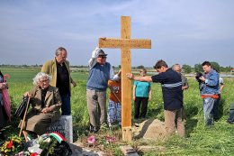 2011. május 15. Keresztállítás Csurogon