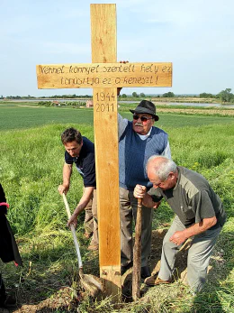 Tömegsírok megjelölése
                                        