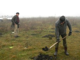 Fákat ültettek a mozsori áldozatok emléktömbjénél